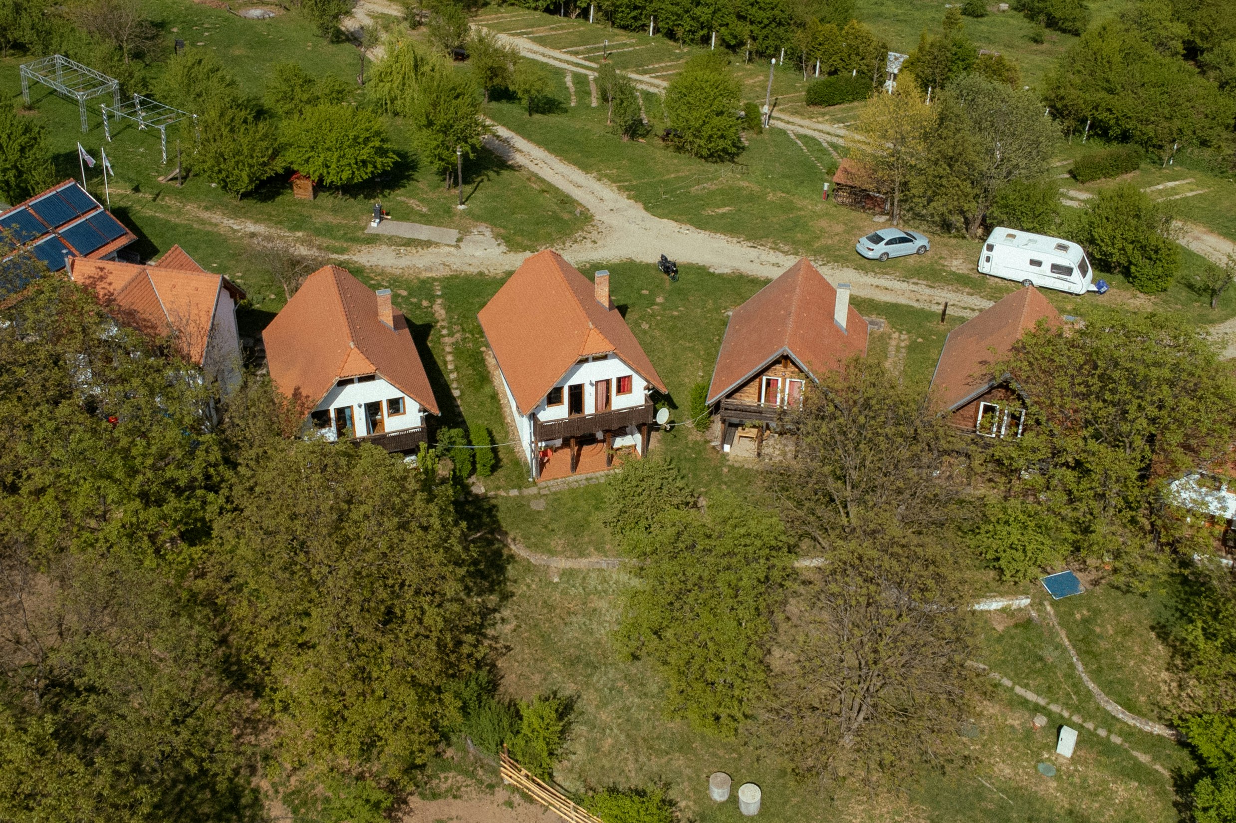 Camping Sibiu Ananas - Luftaufnahme der Mobilheime auf dem Campingplatz