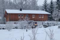 Camping Silberbach - Rezeptionsgebäude im Winter