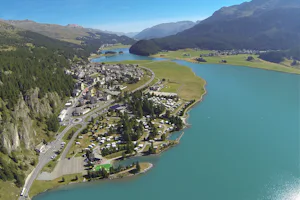 Camping Silvaplana - Luftaufnahme vom Campingplatz am Silvaplanersee