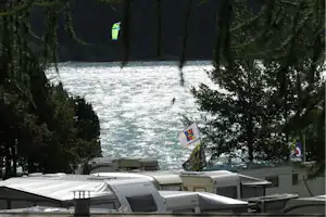 Camping Silvaplana - Wohnwagen- und Zeltstellplatz vom Campingplatz mit Blick auf den See
