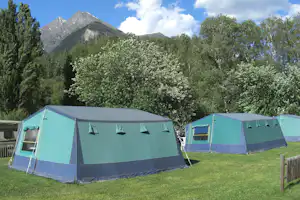 Camping Simplonblick - Mobilheime vom Campingplatz mit Blick auf Berge