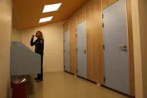 Mini Camping Singel - Innenansicht des Sanitärgebäudes