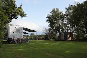 Mini Camping Singel - Standplätze im Grünen auf dem Campingplatz