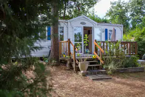 Camping Sites et Paysages Etang de Bazange - Mobilheim vom Campingplatz im Grünen