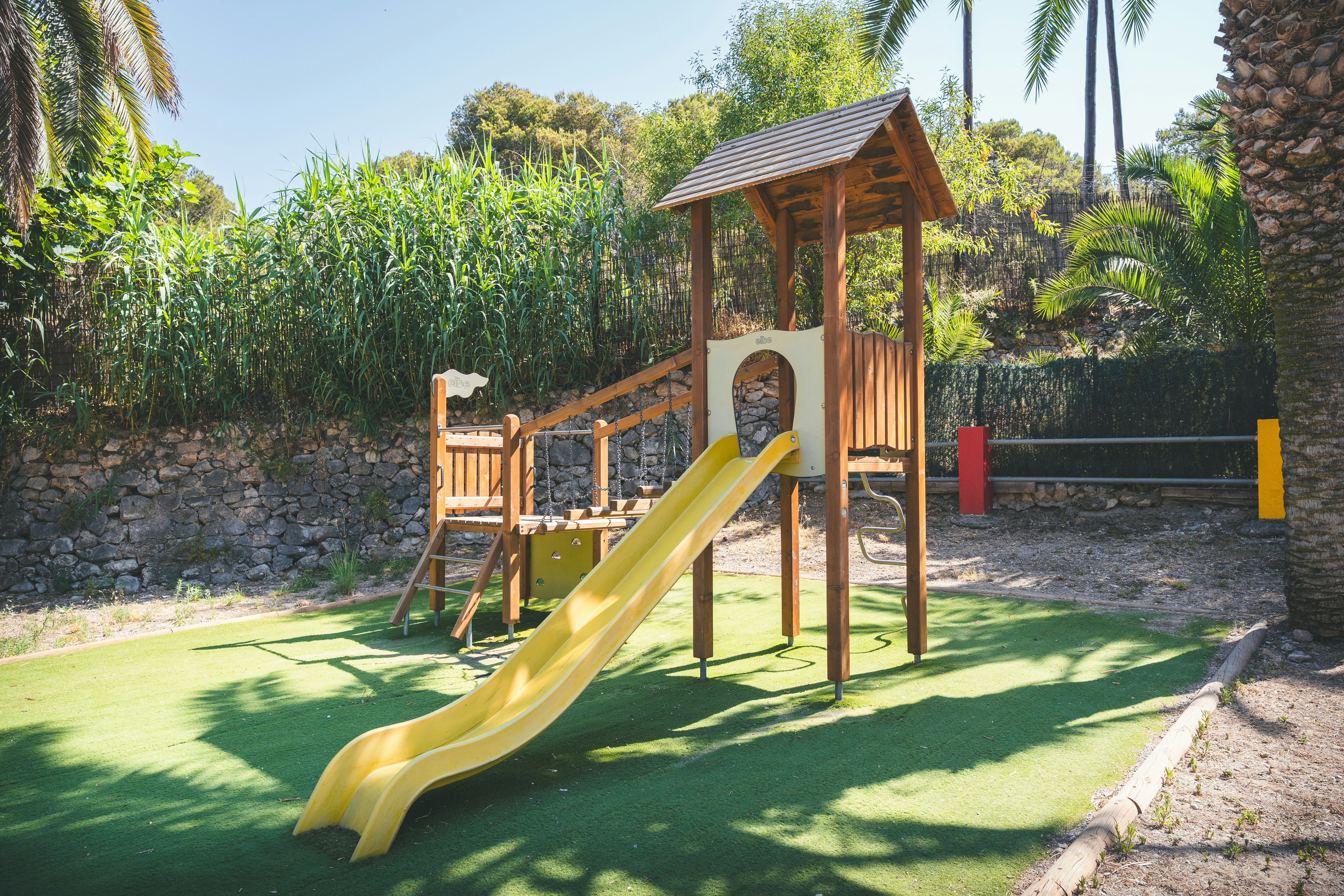 HolaCamp Sitges Relax  Camping Sitges  - Kinderspielplatz auf dem Campingplatz