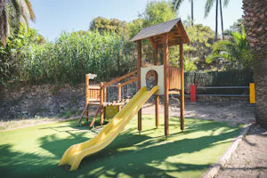 HolaCamp Sitges Relax Camping Sitges - Kinderspielplatz auf dem Campingplatz