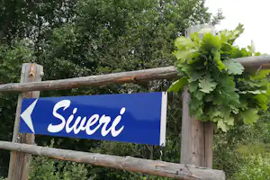 Camping Siveri - Eingangsschild des Campingplatzes