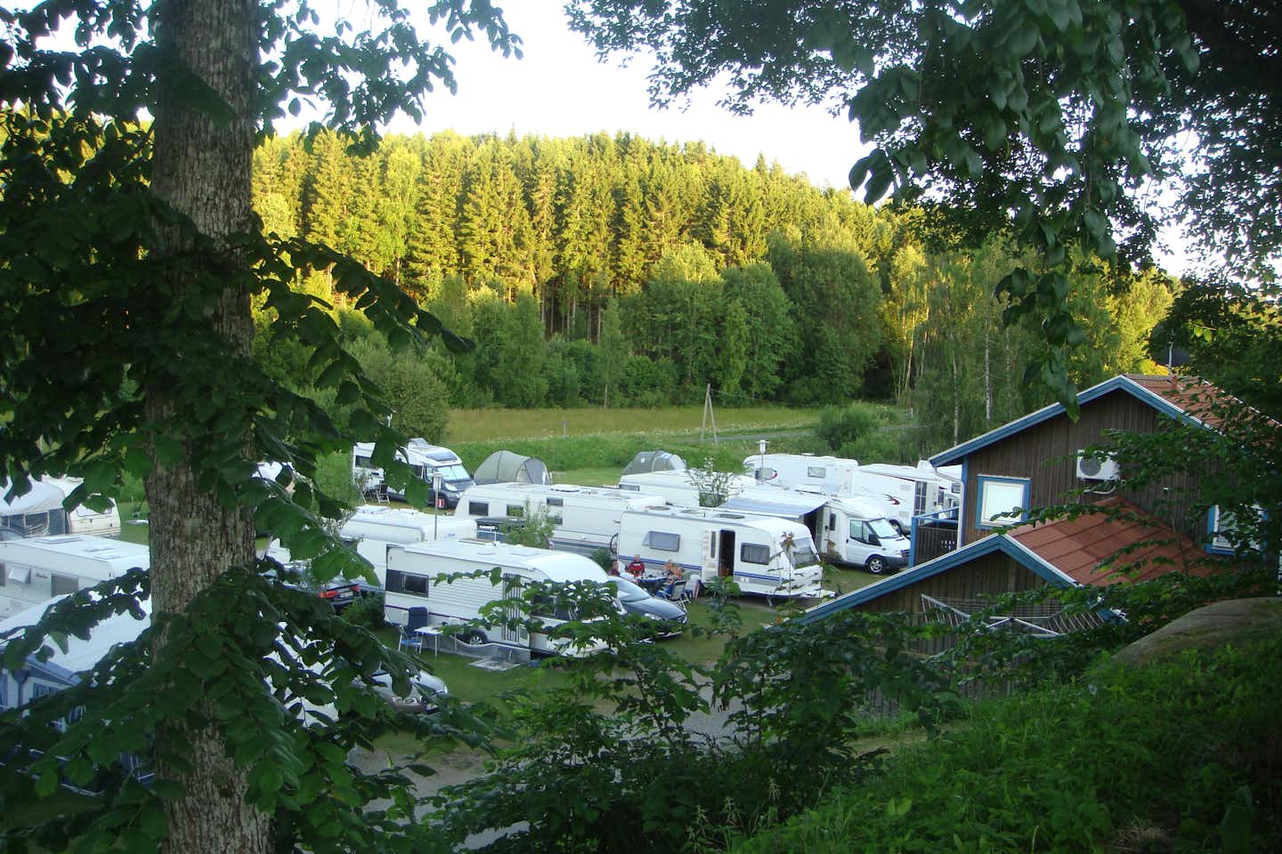 Camping Skotteksgården  - Luftaufnahme der Standplatzwiese des Campingplatzes