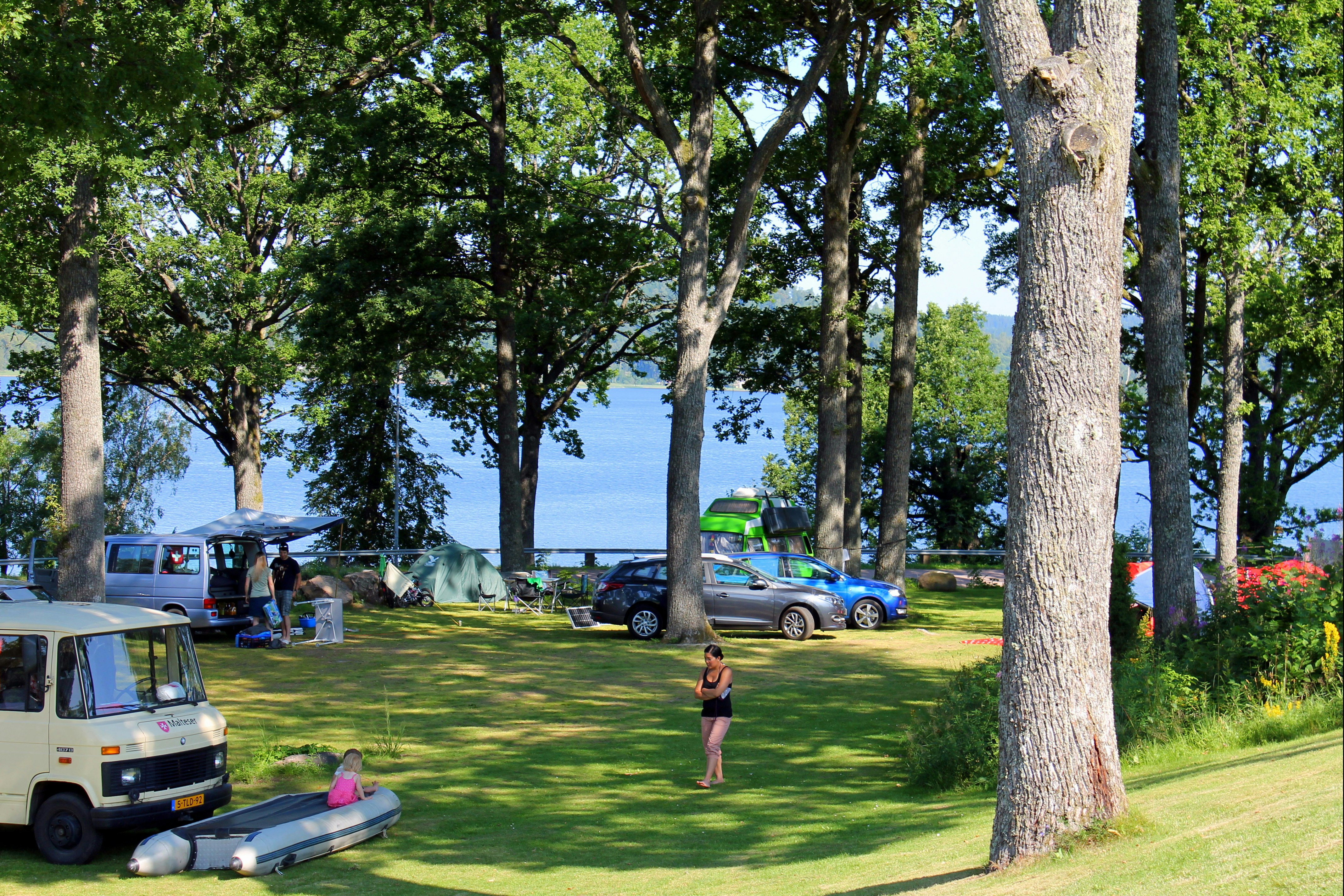 Camping Skotteksgården - Blick auf die Campingwiese für Wohnmobile und Zelte