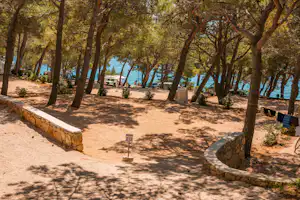 Camping Slatina - Stellplätze am Meer