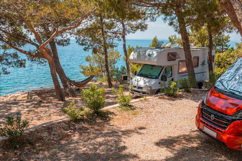 Camping Slatina - Stellplätze mit Blick auf das Meer