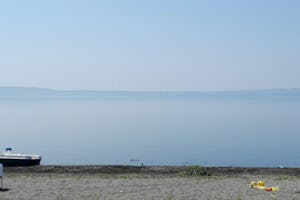 Camping Smeraldo - Blick vom Campingplatz auf das Meer