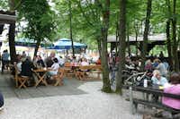 Camping Smlednik -  Restaurant Terrasse im Grünen auf dem Campingplatz