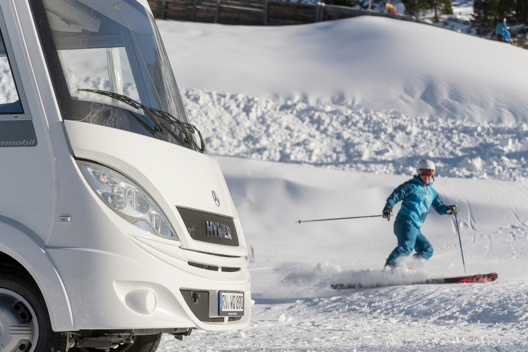 Camping Sölden - Camper beim Skifahren auf dem Campingplatz