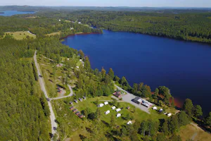 Camping Sörälgens - Luftaufnahme vom Campingplatz am See in Schweden