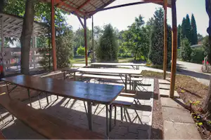 Camping Sokol Praha - Sommerterrasse vom Restaurant auf dem Campingplatz