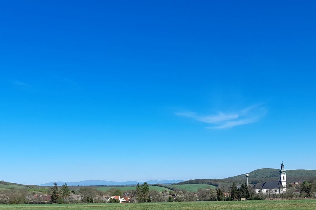 Pension & Camping Sokol - Campingplatz unter blauem Himmel