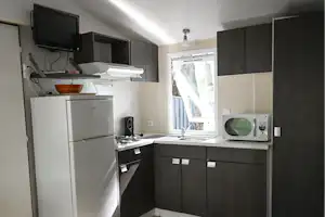 Camping Solaire - Küchenzeile in einem Mobilheim