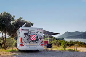 Camping Solitudo - Stellplatz vom Campingplatz mit Blick auf das Mittelmeer