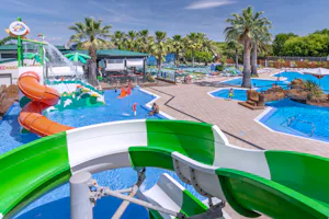 Camping Solmar - Rutschen im Wasserpark des Campingplatzes