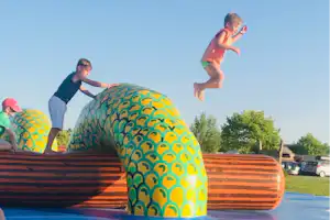 Camping Sonnenland - Wasserspielplatz am See