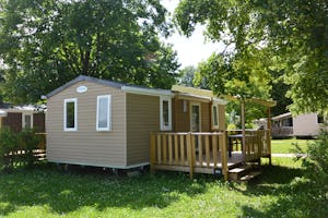 Camping Sous Doriat - Mobilheim vom Campingplatz im Grünen mit Veranda