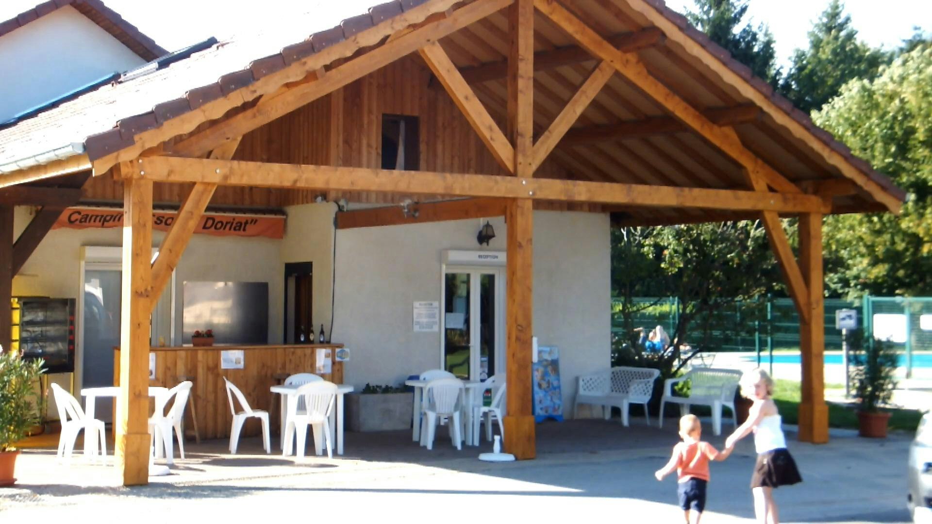 Camping Sous Doriat - Snackbar mit Terrasse auf dem Campingplatz