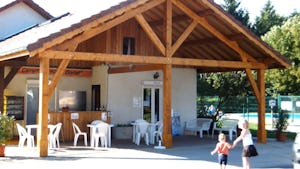 Camping Sous Doriat - Snackbar mit Terrasse auf dem Campingplatz