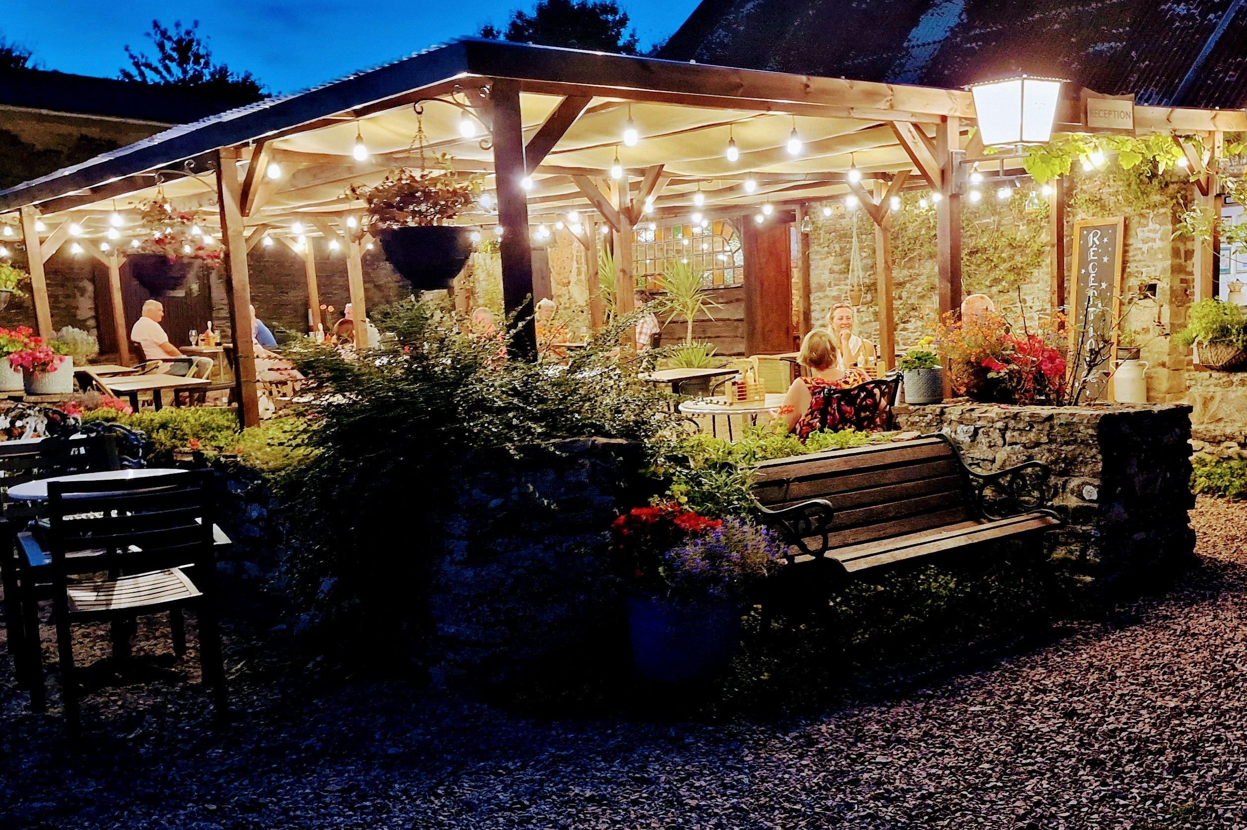 Camping Sous les étoiles Normandie  - Restaurant mit Terrasse auf dem Campingplatz
