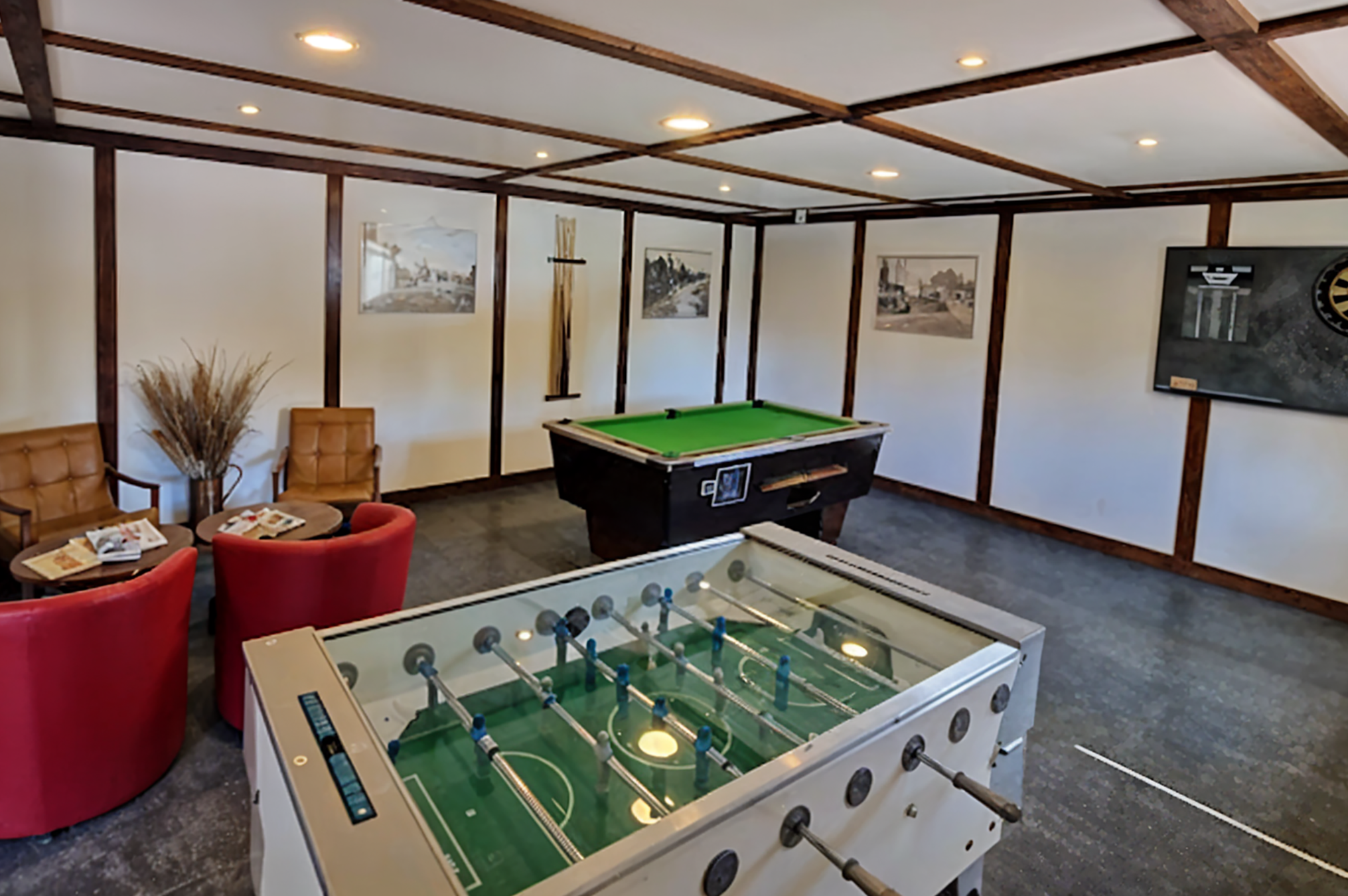 Camping Sous les étoiles Normandie - Aufenthaltsraum mit Tischfußball und Billardtisch