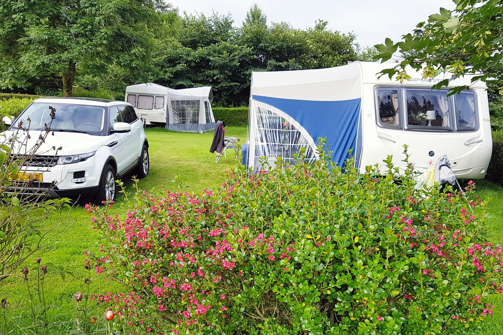 Camping Sous les étoiles Normandie - Standplatzwiese auf dem Campingplatz