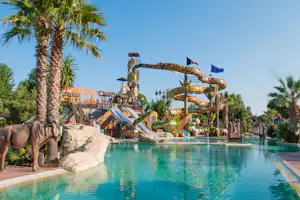 Camping & Spa CAP SOLEIL - Wasserrutschen am Pool vom Campingplatz