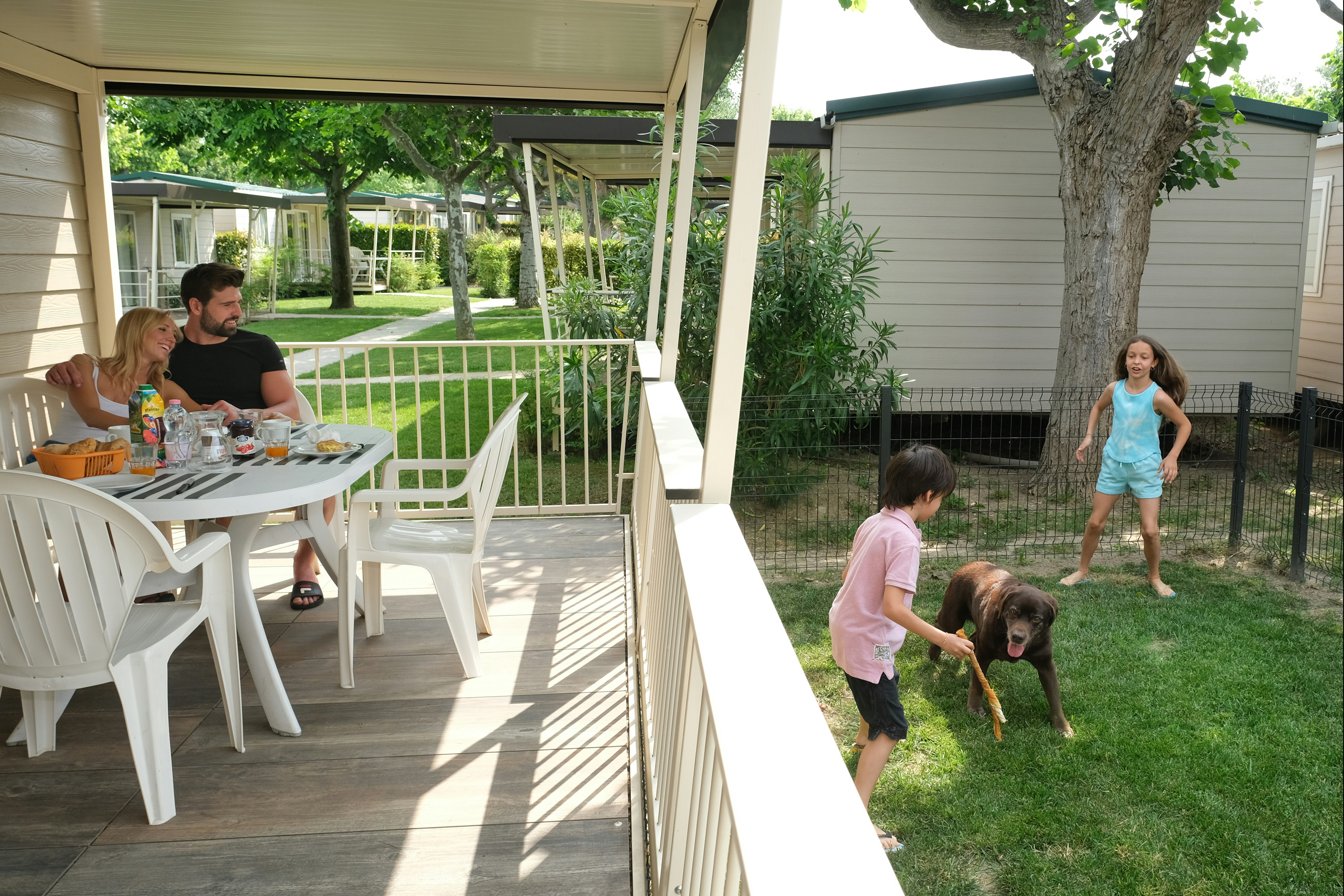 Camping Spiaggia d'Oro  - Mobilheim mit Terrasse auf dem Campingplatz