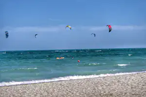 Camping Spinnaker - Windsurfen am Strand vom Campingplatz