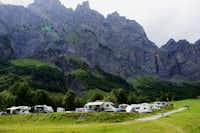Camping Sportarena  -  Campingplatz im Grünen mit Blick auf die Alpen