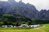 Camping Sportarena  -  Campingplatz im Grünen mit Blick auf die Alpen