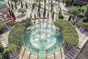 Camping Sérignan Plage Nature - Poolbereich mit Brunnenanlage auf dem Campingplatz