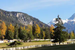 Camping St. Cassian - Wohnwagen- und Zeltstellplatz vom Campingplatz mit Blick auf die Alpen