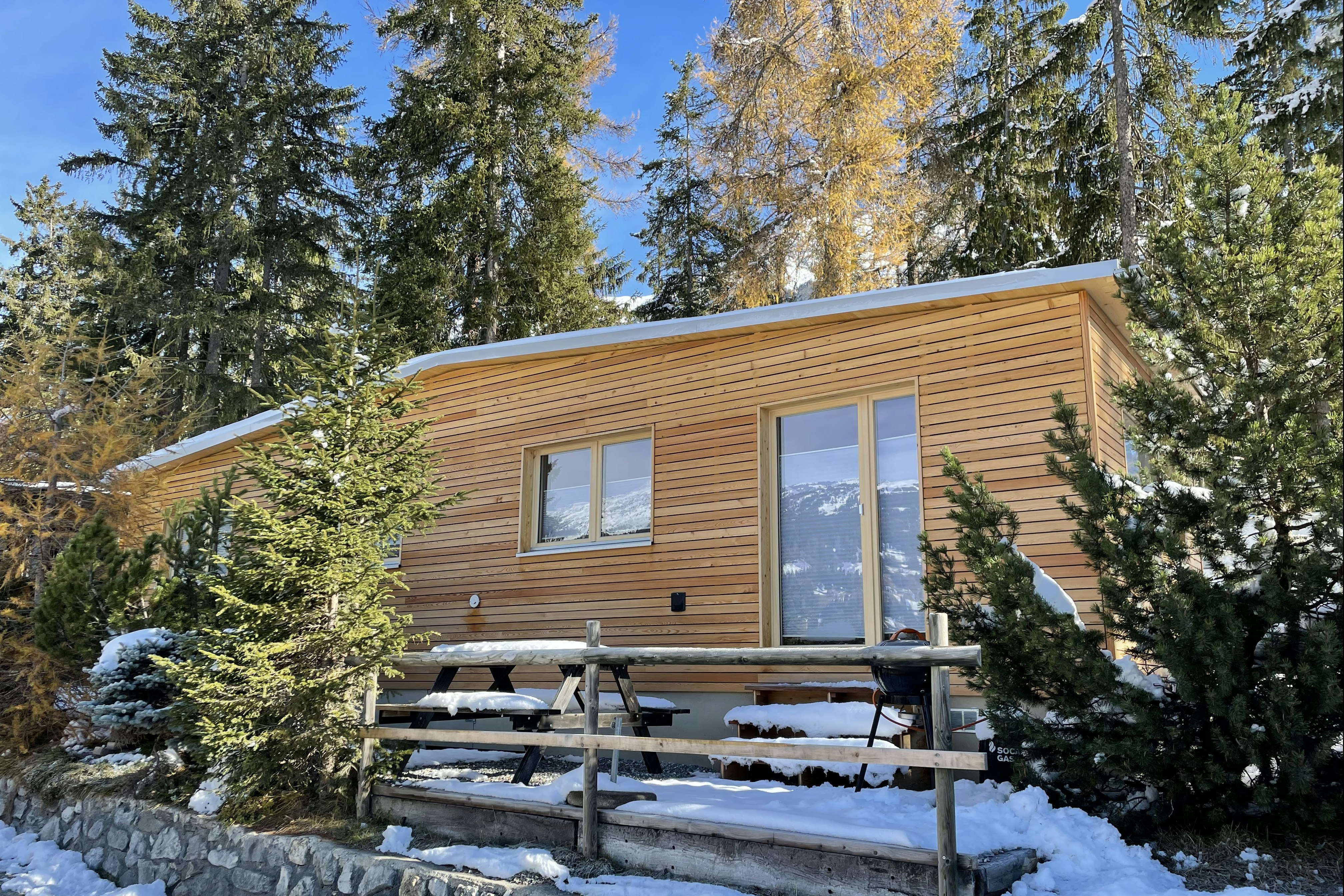 Camping St. Cassian - Blick auf ein Mobilheim im Winter
