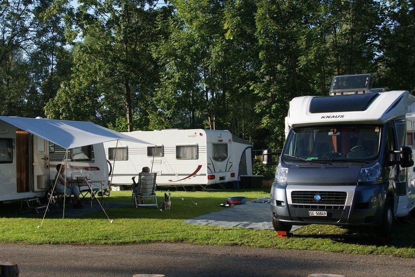 Camping St. Gallen - Wittenbach  -  Wohnwagen und Wohnmobile auf dem Campingplatz