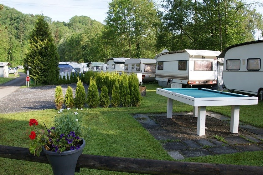 Camping St. Gallen - Wittenbach  - Billardtisch im Freien auf dem Stellplatz vom Campingplatz