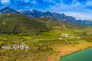 Camping St. Josef am Kalterer See - Campingplatz am Kalterer See mit Blick auf die Alpen in Südtirol