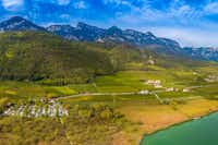 Camping St. Josef am Kalterer See  -  Campingplatz am Kalterer See mit Blick auf die Alpen in Südtirol
