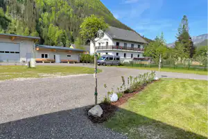 Camping-Stellplatz Krenn - Innenhof des Campingplatzes