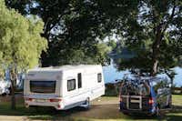 Camping Sternberger Seenland - Wohnmobil- und  Wohnwagenstellplätze mit Blick auf den Luckower See