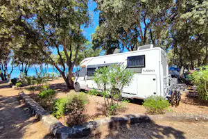 Camping Straško - Stellplatz mit Blick auf das Meer