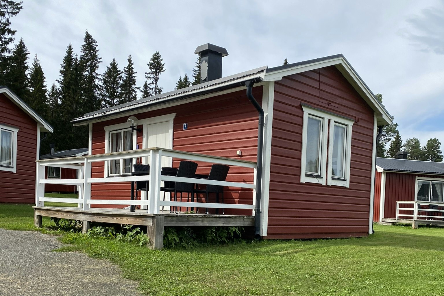 Camping Strömsund  - Mobilheim mit Terrasse auf dem Campingplatz