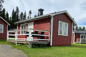 Camping Strömsund - Mobilheim mit Terrasse auf dem Campingplatz