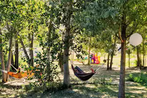 Camping Suasa - Hängematten auf dem Campingplatz