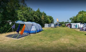 Camping Sudersé - Wohnmobil- und Wohnwagenstellplätze auf der Wiese